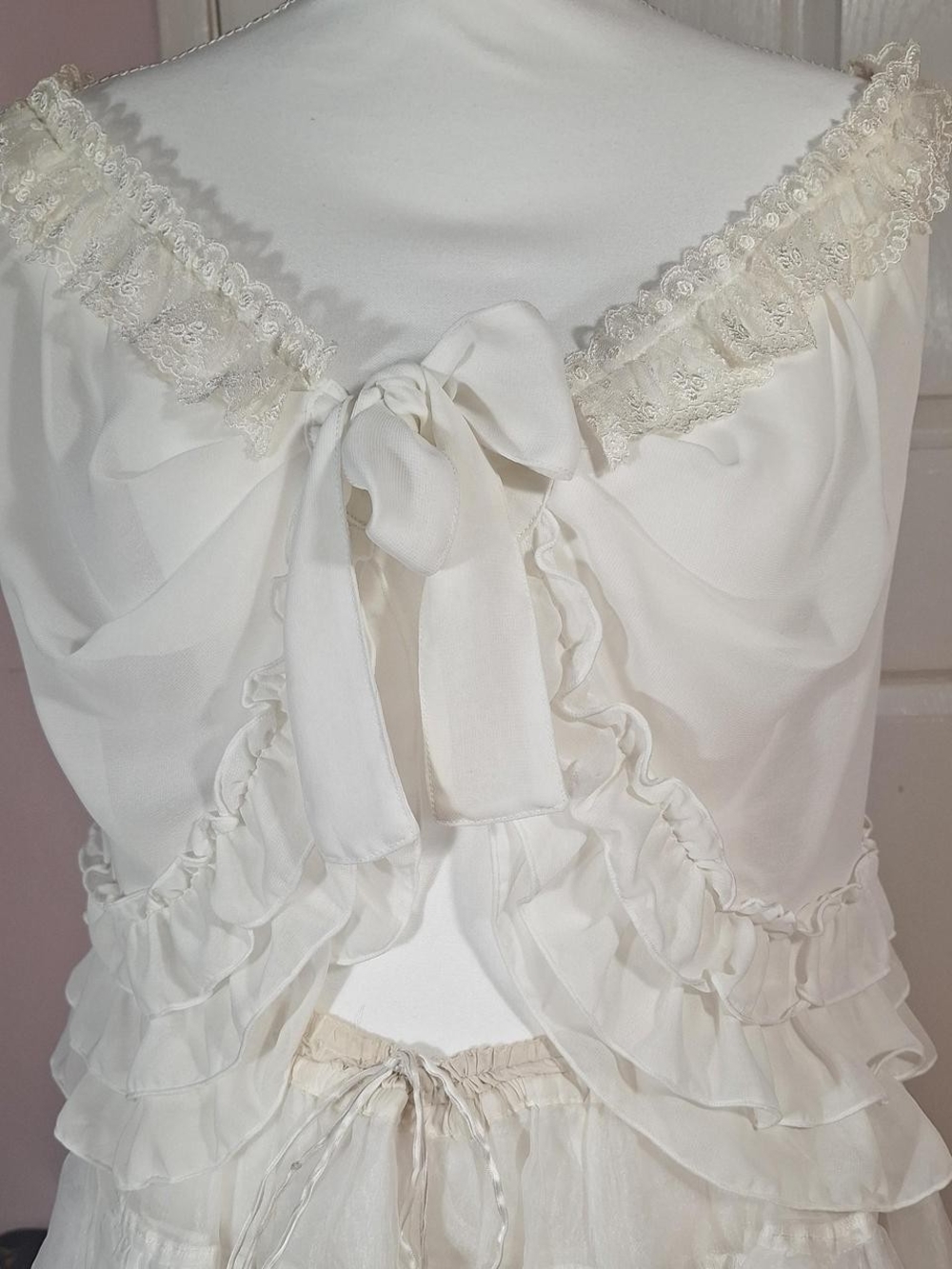 🤍 Innocent World White Rose Lace Tiered Capelet | Classic Lolita Layering Cape